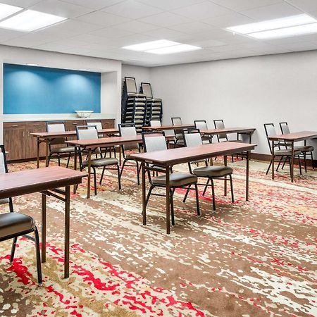 Walker Hampton Inn Grand Rapids/North מראה חיצוני תמונה