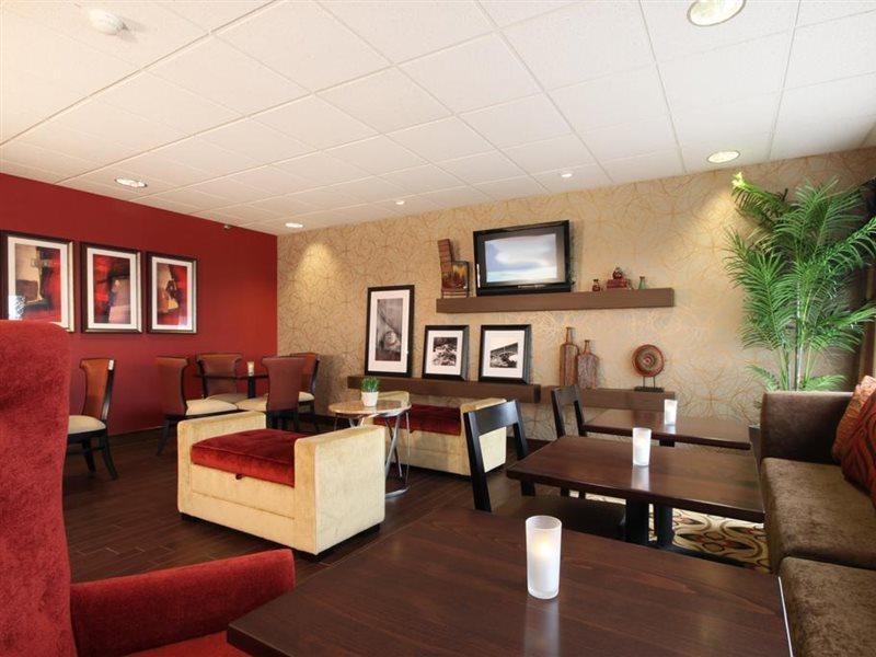 Walker Hampton Inn Grand Rapids/North מראה חיצוני תמונה