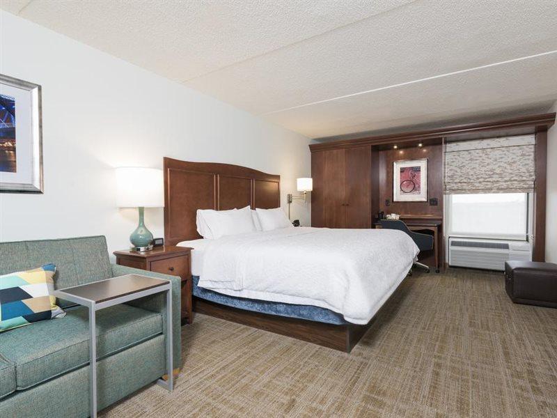 Walker Hampton Inn Grand Rapids/North מראה חיצוני תמונה