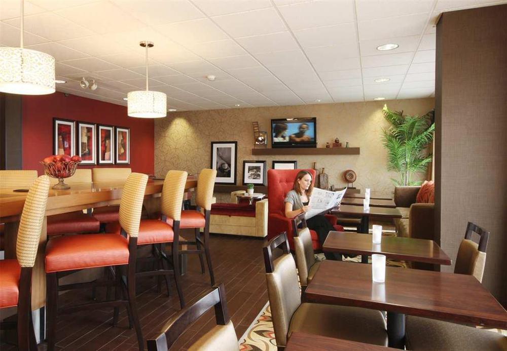 Walker Hampton Inn Grand Rapids/North מסעדה תמונה