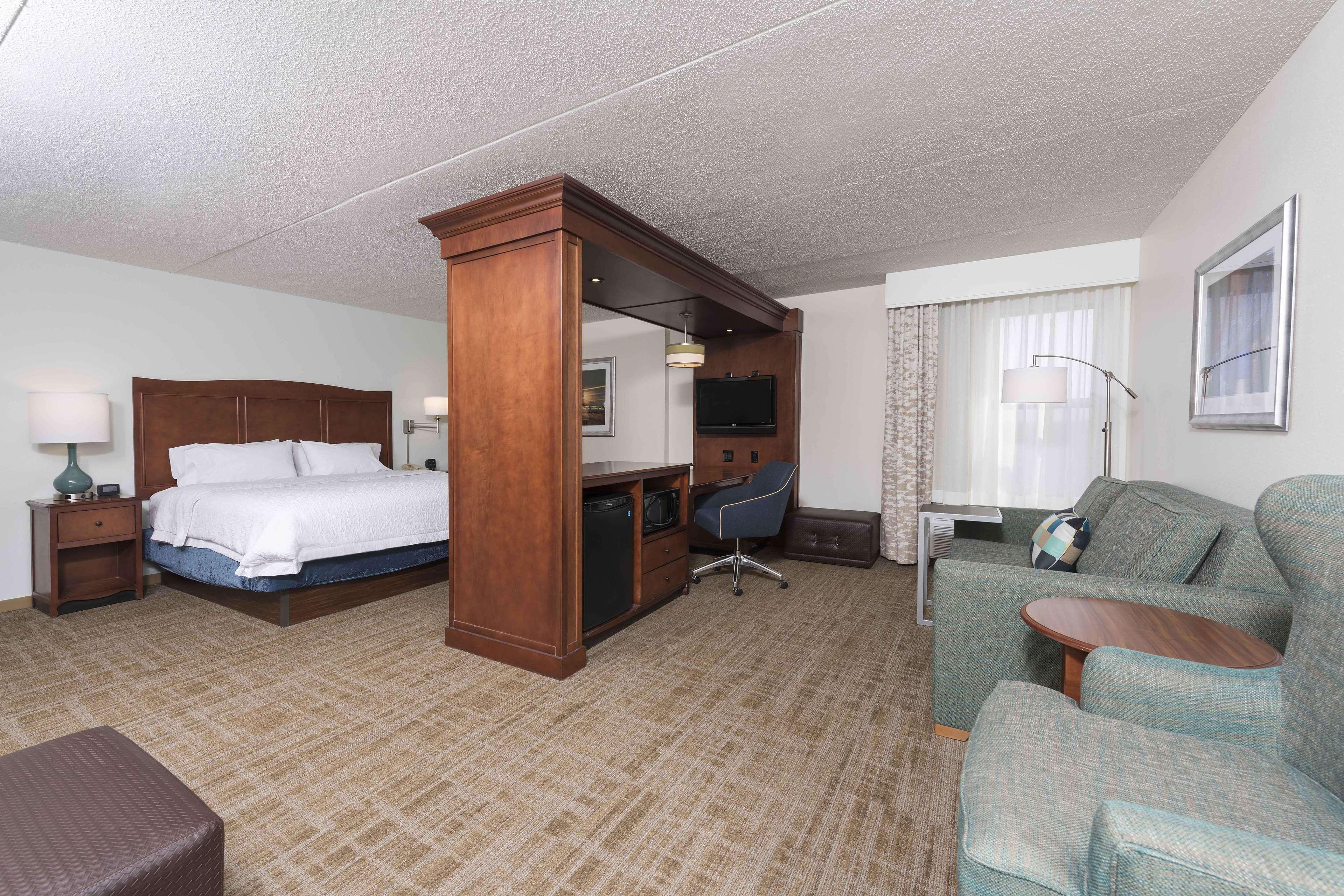 Walker Hampton Inn Grand Rapids/North מראה חיצוני תמונה