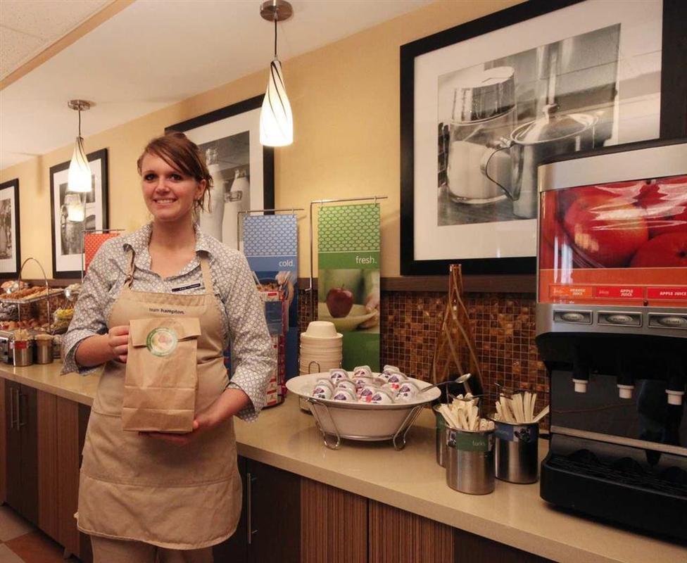 Walker Hampton Inn Grand Rapids/North מסעדה תמונה