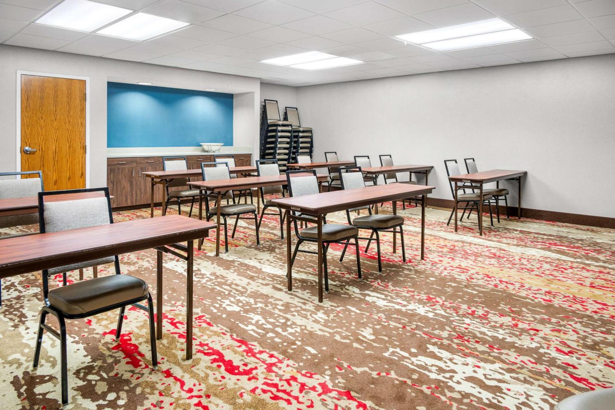 Walker Hampton Inn Grand Rapids/North מראה חיצוני תמונה