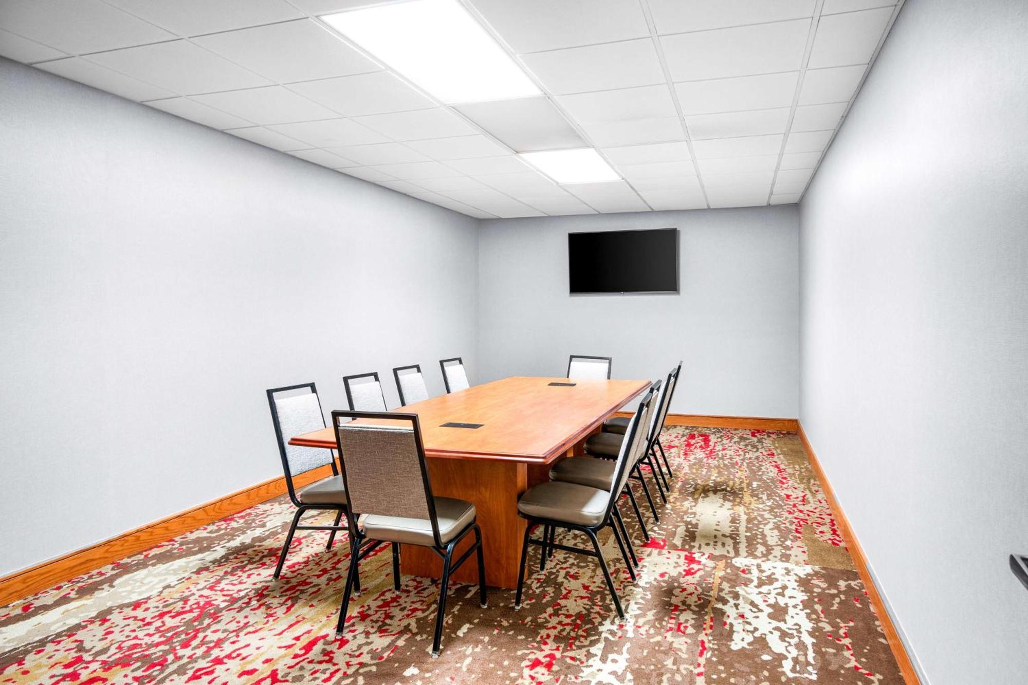 Walker Hampton Inn Grand Rapids/North מראה חיצוני תמונה