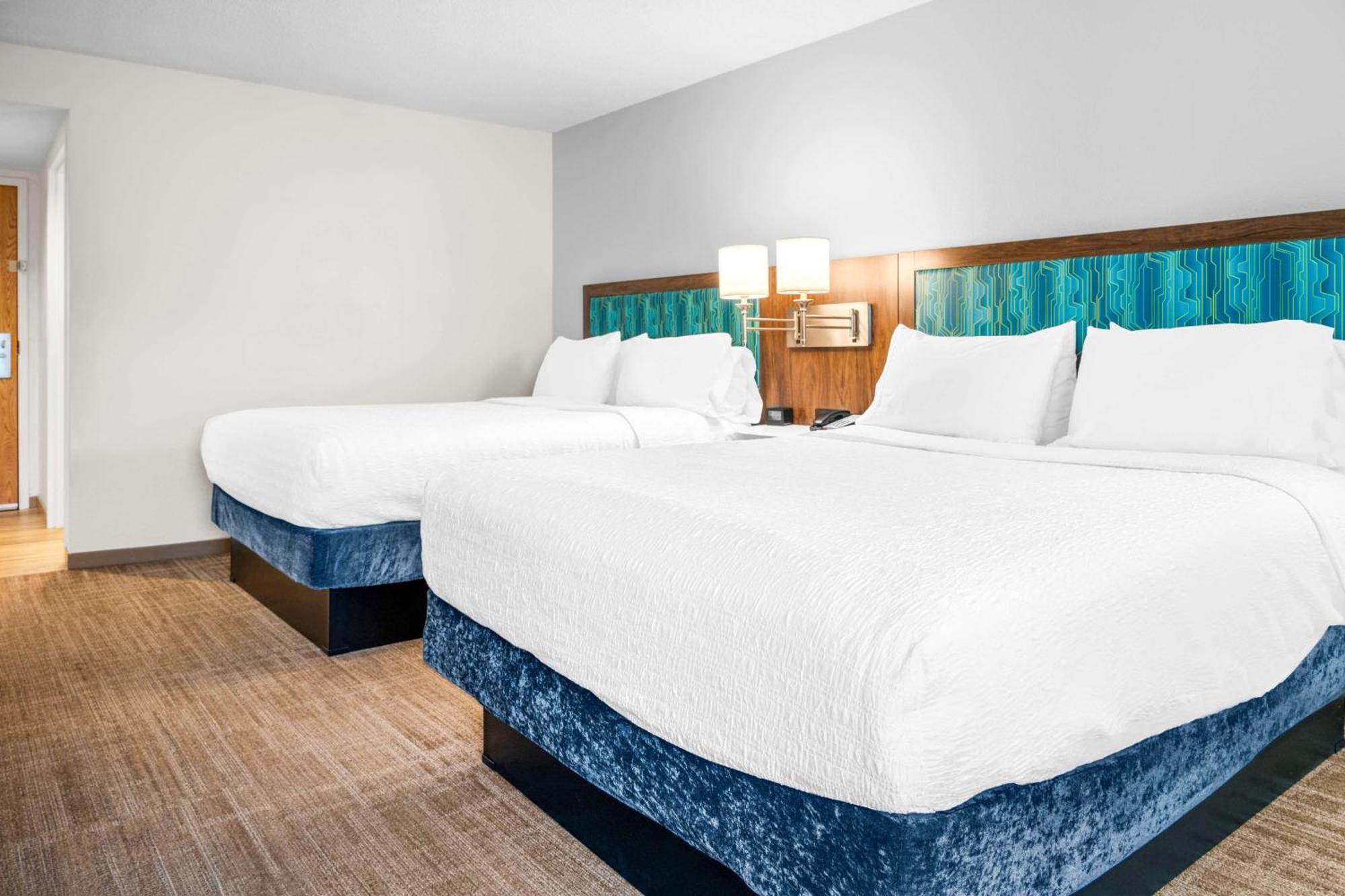 Walker Hampton Inn Grand Rapids/North מראה חיצוני תמונה