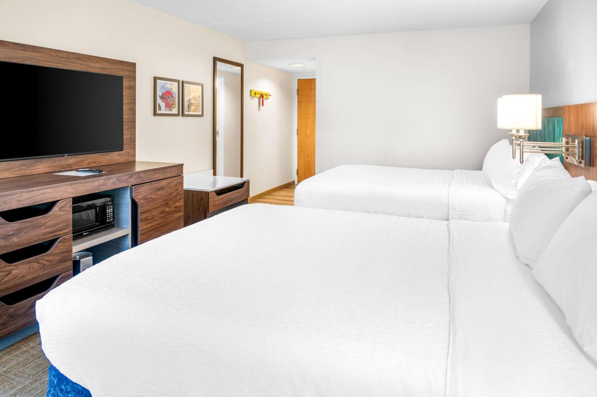 Walker Hampton Inn Grand Rapids/North מראה חיצוני תמונה
