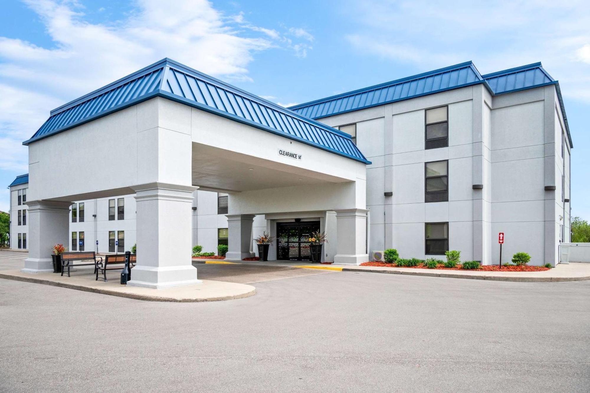 Walker Hampton Inn Grand Rapids/North מראה חיצוני תמונה