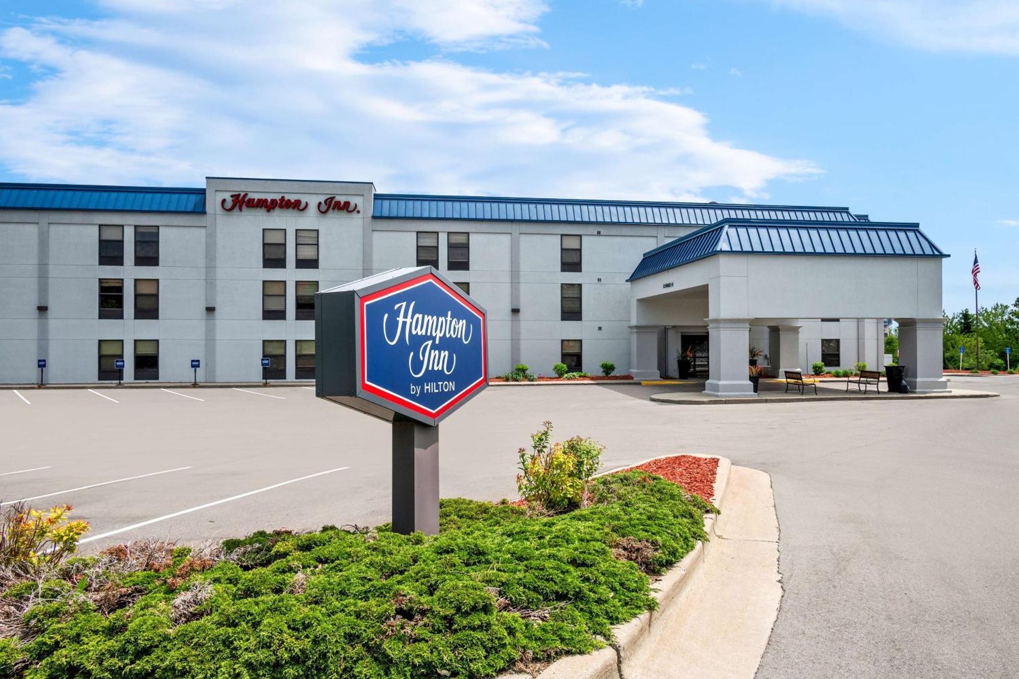 Walker Hampton Inn Grand Rapids/North מראה חיצוני תמונה