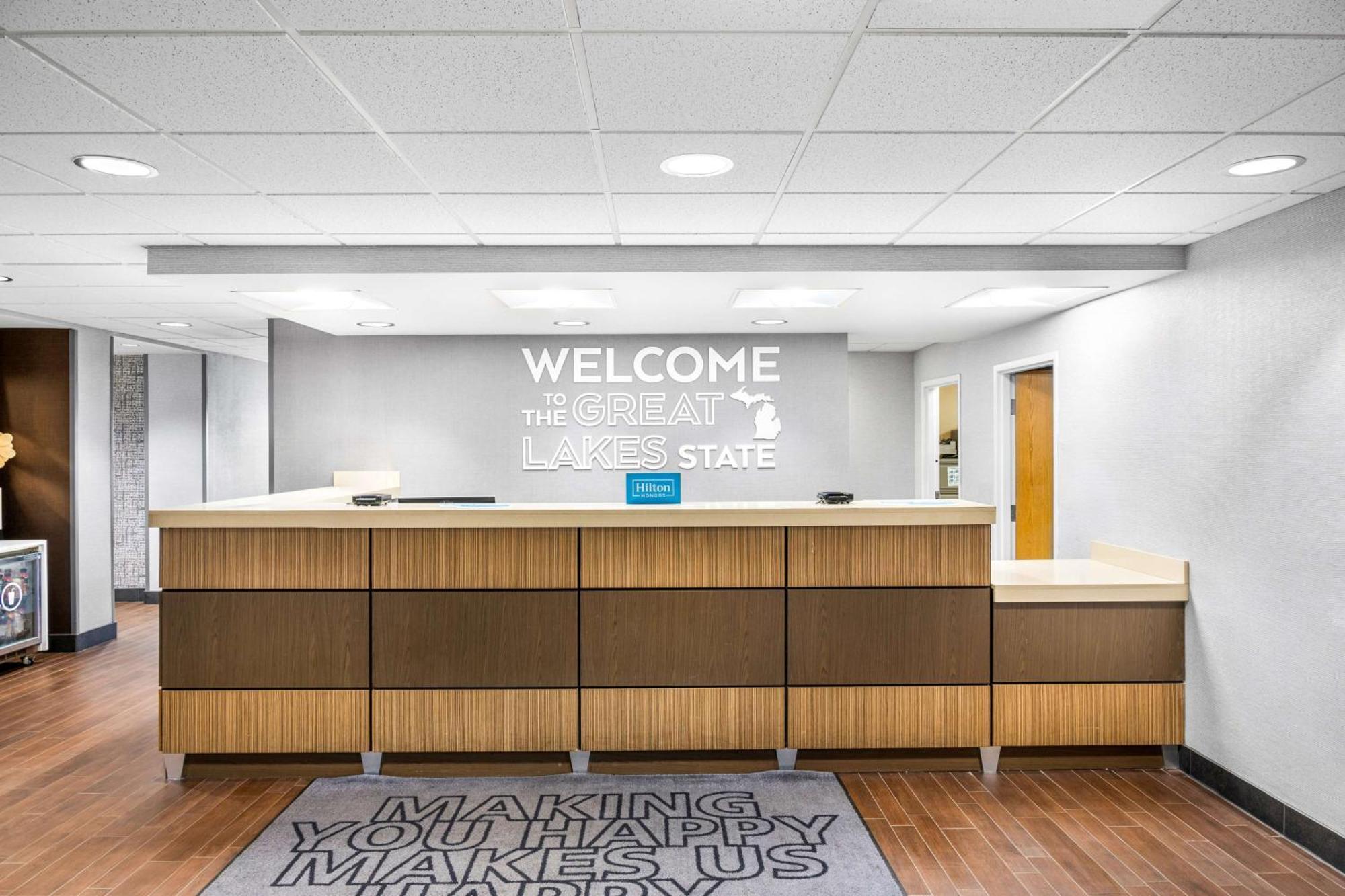 Walker Hampton Inn Grand Rapids/North מראה חיצוני תמונה