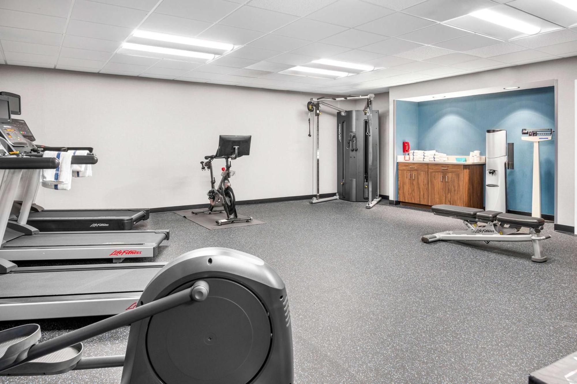 Walker Hampton Inn Grand Rapids/North מראה חיצוני תמונה