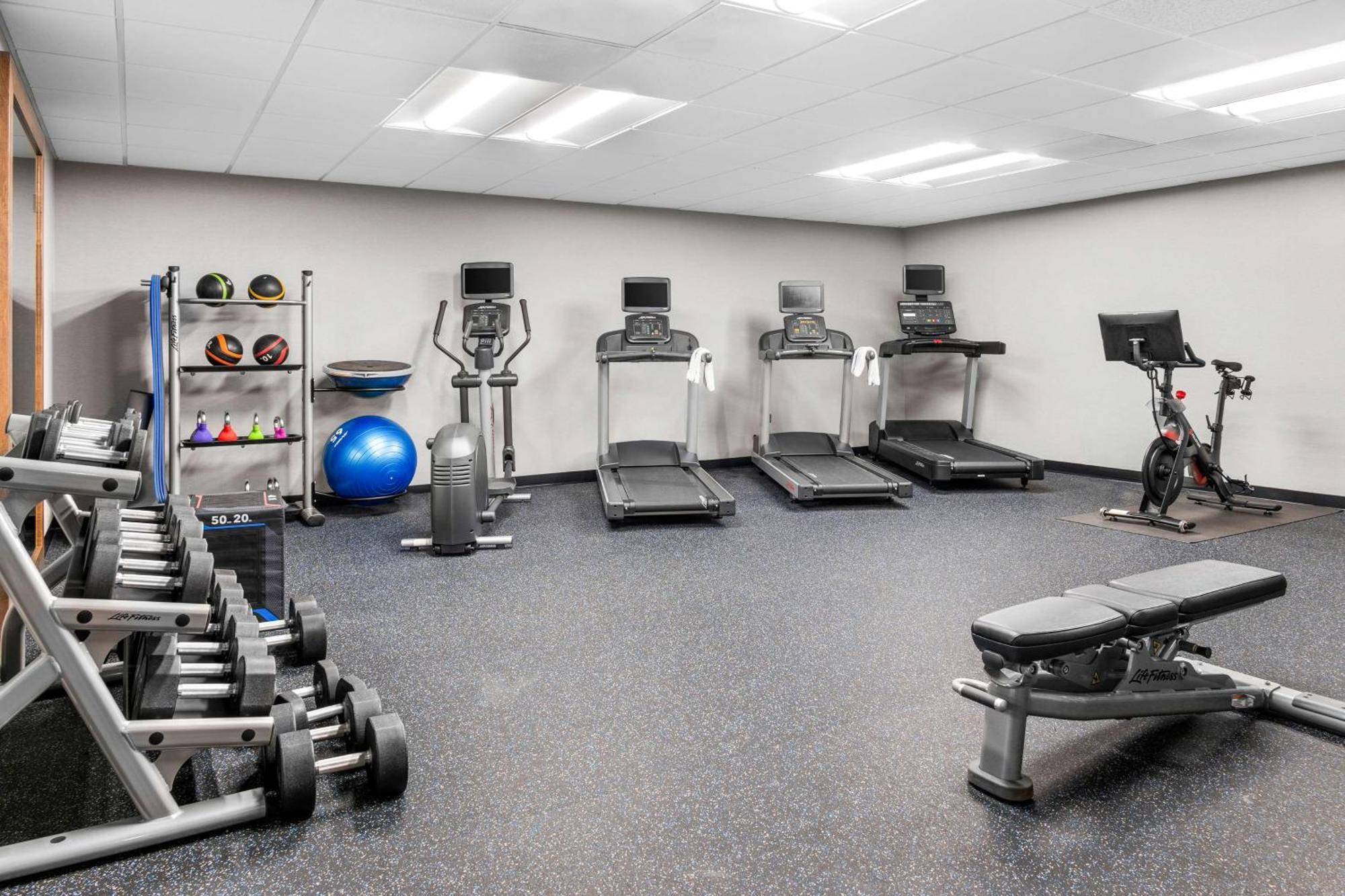 Walker Hampton Inn Grand Rapids/North מראה חיצוני תמונה