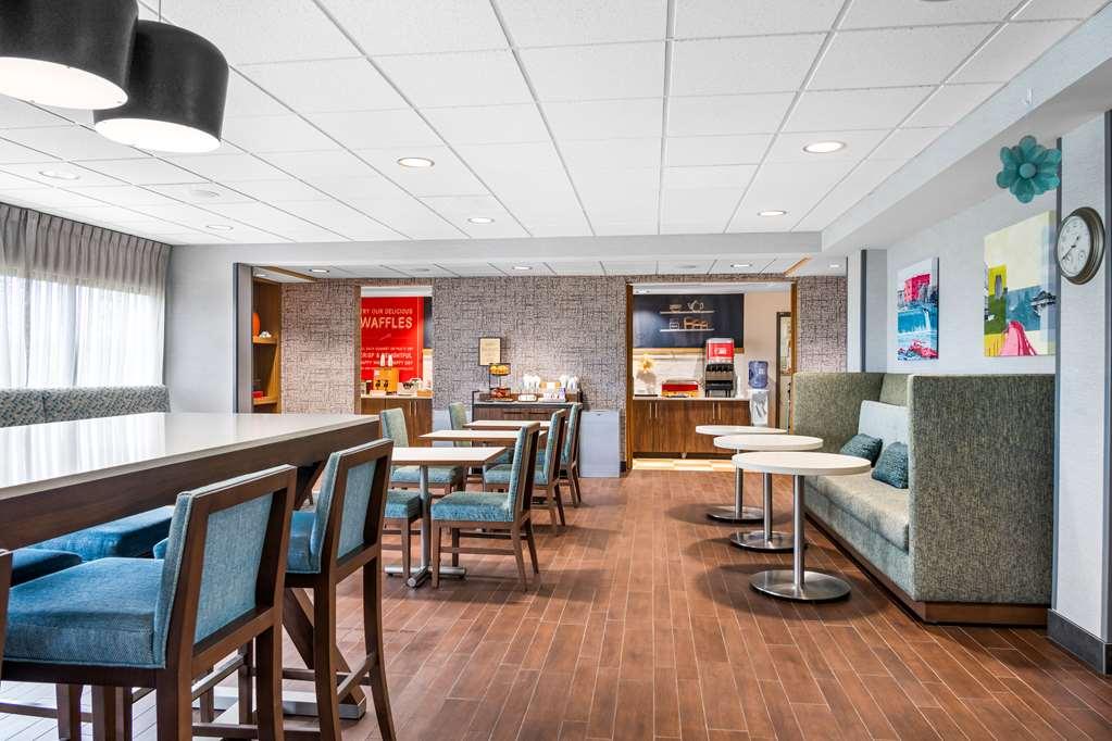 Walker Hampton Inn Grand Rapids/North מסעדה תמונה