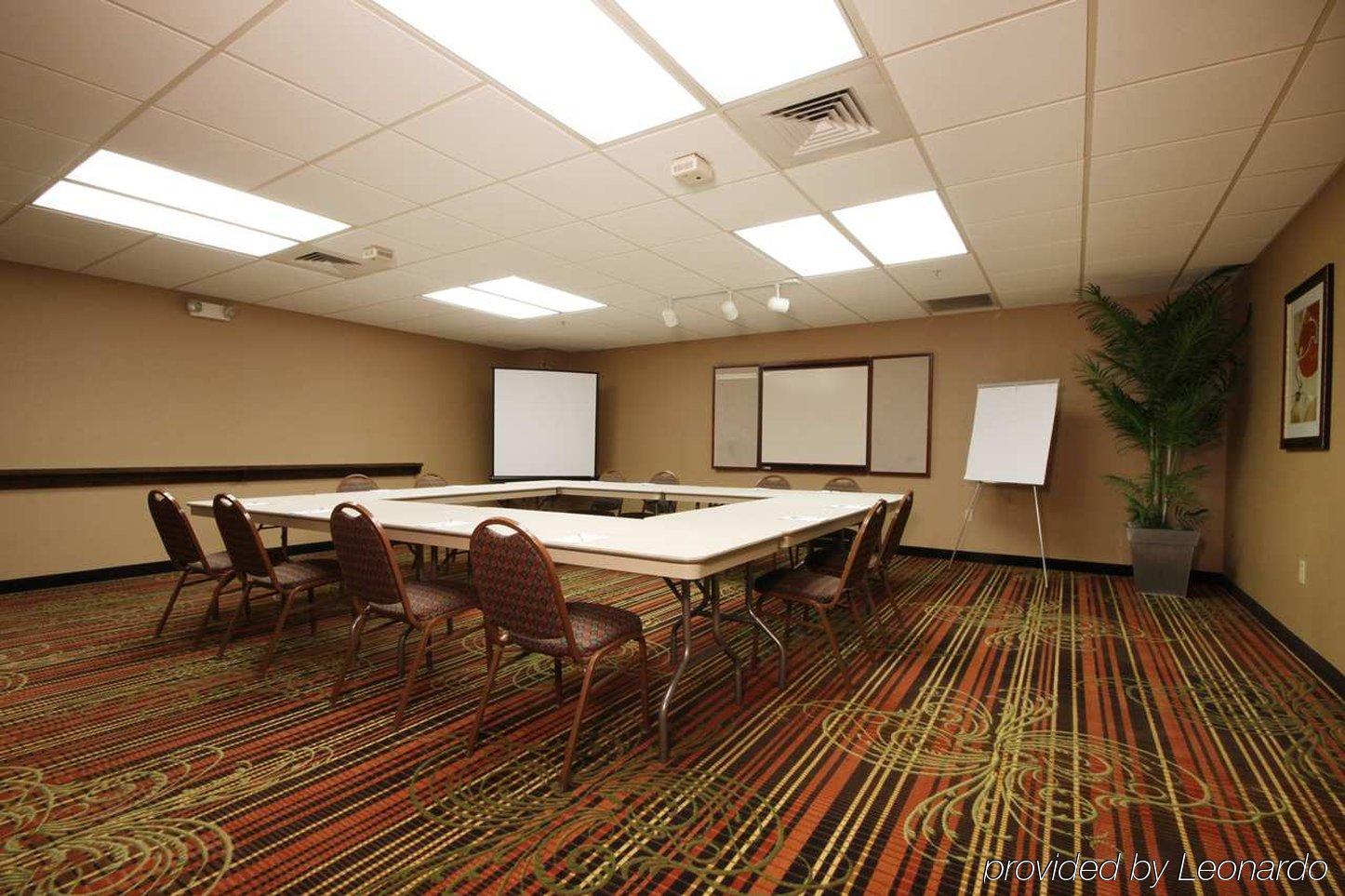 Walker Hampton Inn Grand Rapids/North מראה חיצוני תמונה