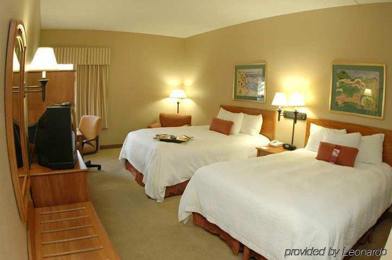 Walker Hampton Inn Grand Rapids/North מראה חיצוני תמונה