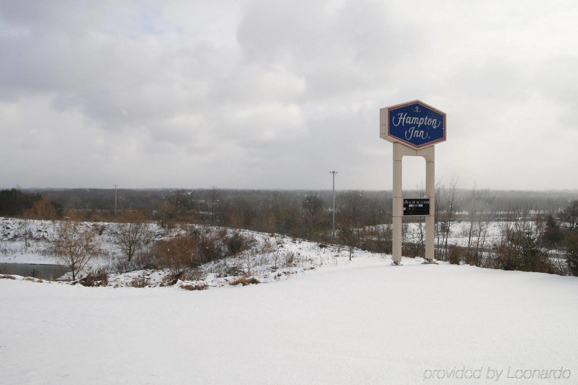 Walker Hampton Inn Grand Rapids/North מראה חיצוני תמונה