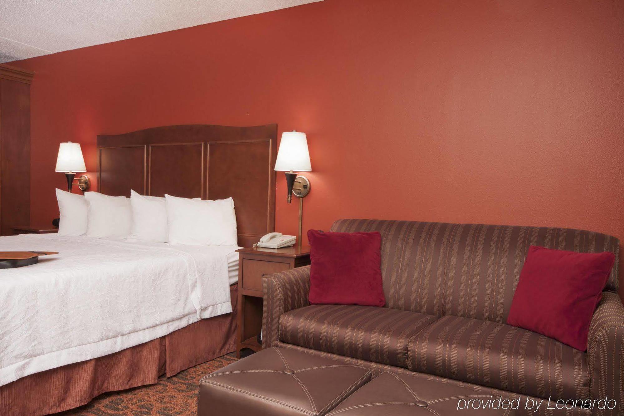 Walker Hampton Inn Grand Rapids/North מראה חיצוני תמונה