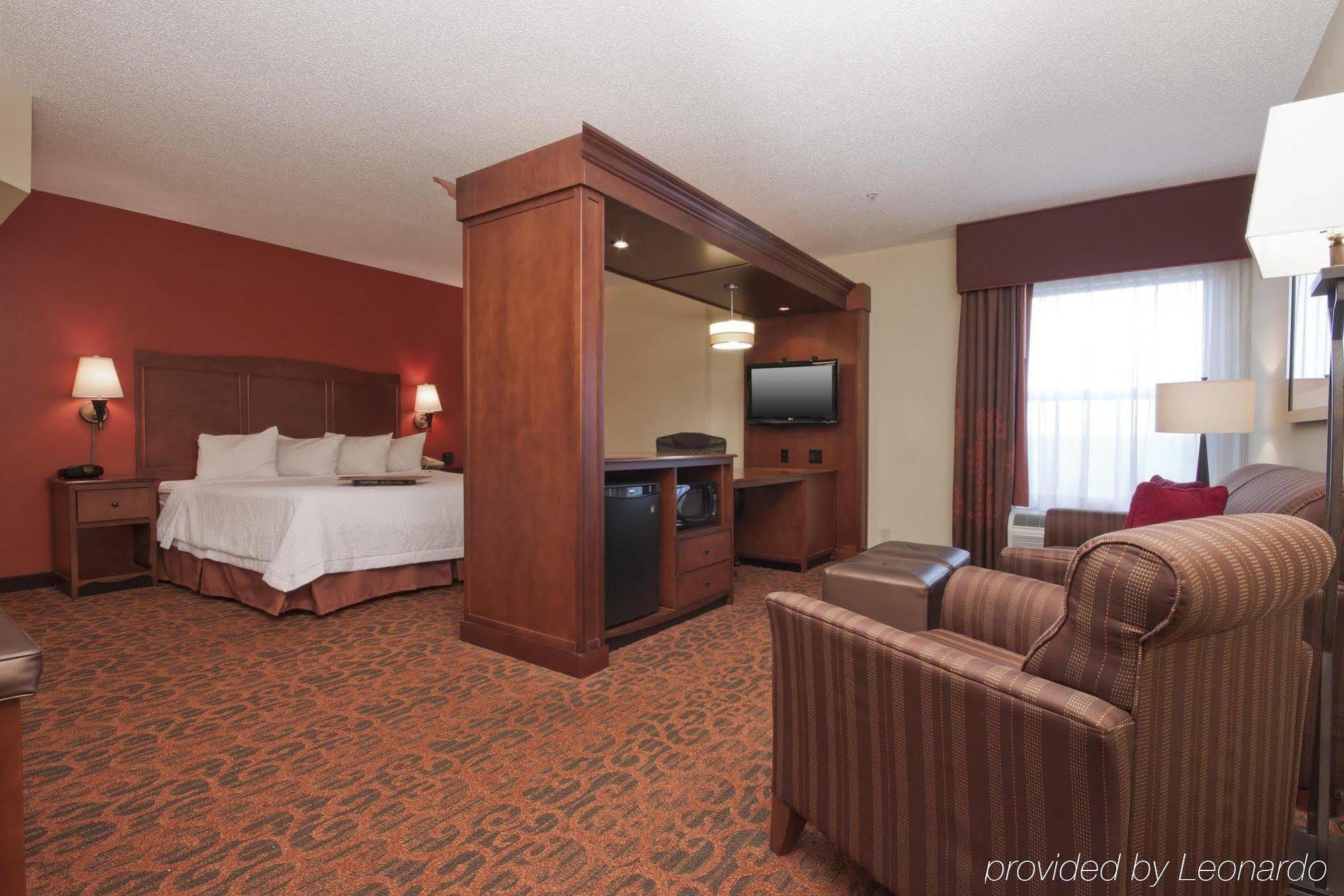 Walker Hampton Inn Grand Rapids/North מראה חיצוני תמונה