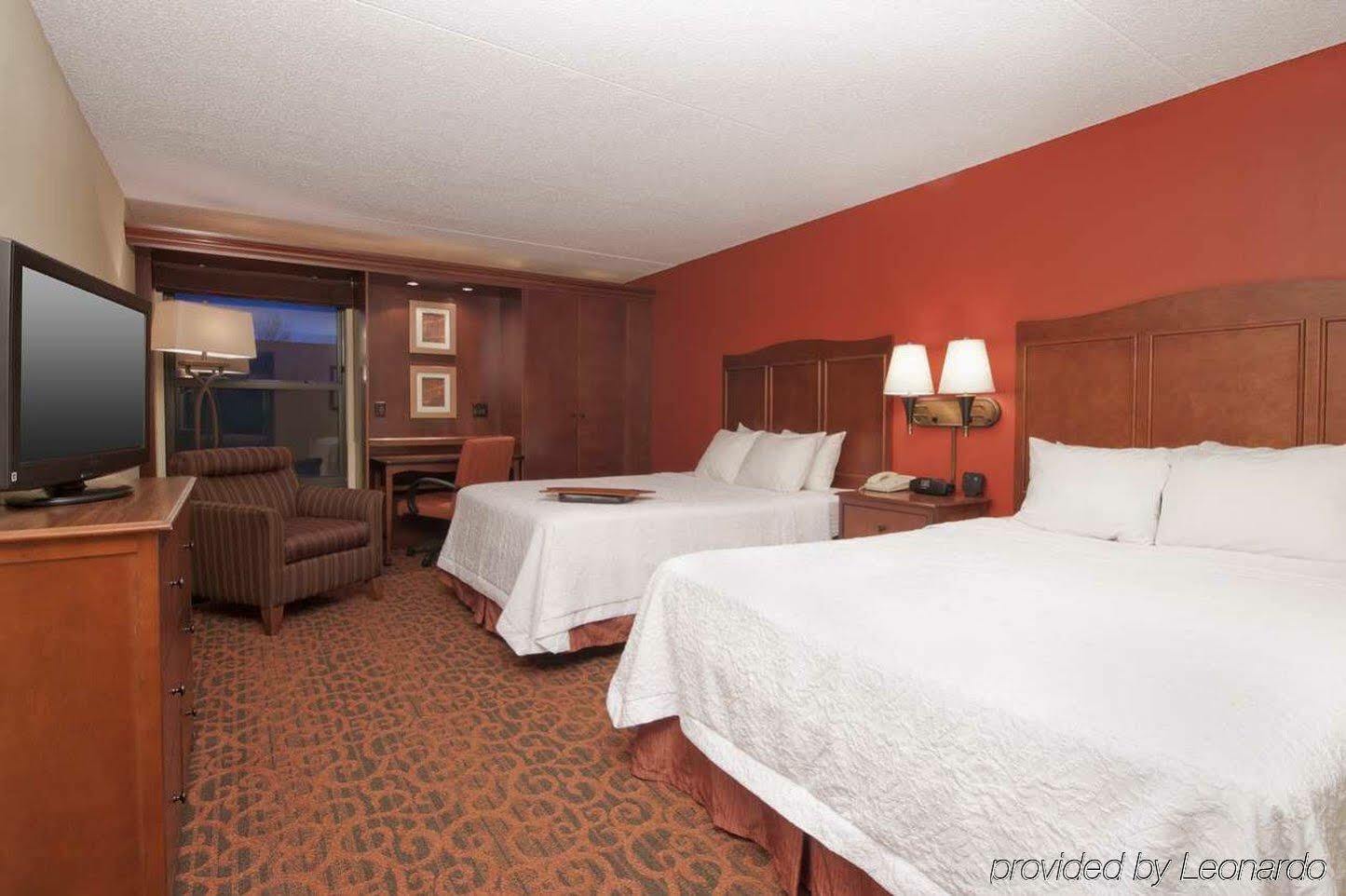 Walker Hampton Inn Grand Rapids/North מראה חיצוני תמונה